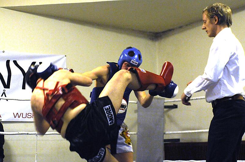 uk-_JSJ8680-800.jpg - Matchdag hos Renyi Tahi i Umeå, Klass: -75kg  Matchen bryts i andra ronden pga otillåten armbåge i första ronden. Ingen vinnare