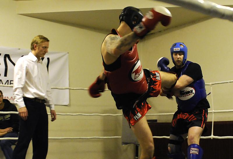 uk_JSJ9052-800.jpg - Jonas Helge (blå) från hemmaklubben Ranyi vinner mot Luleås Magnus Söderlind med siffrorna 3-0